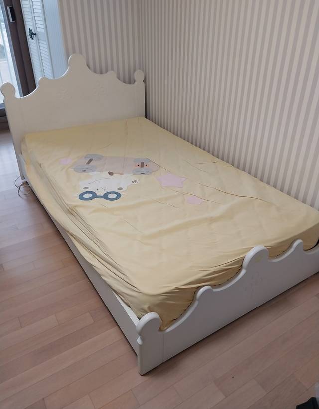 로얄익스프레스 포장이사 현장 - 아이 침대